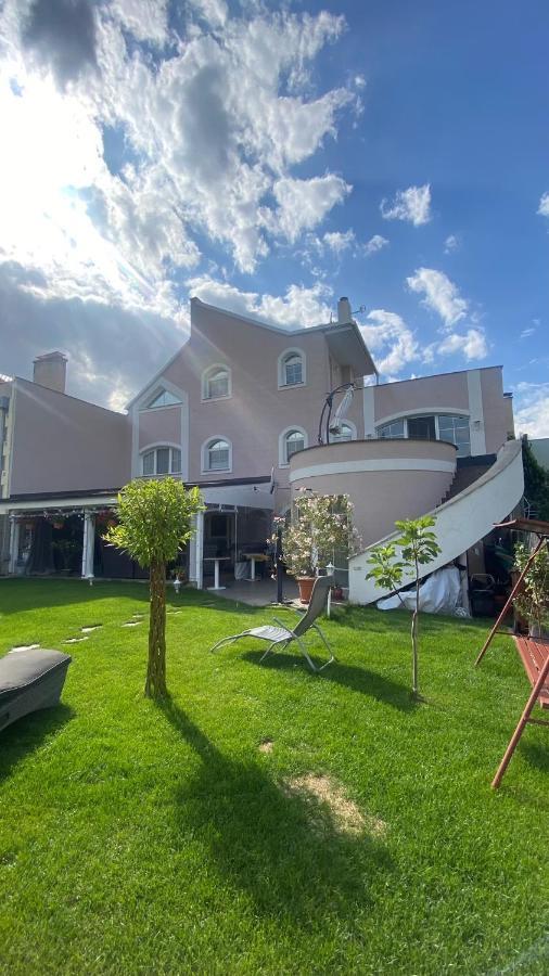 Meduza Wellness Spa S Ubytovanim Hlohovec Extérieur photo