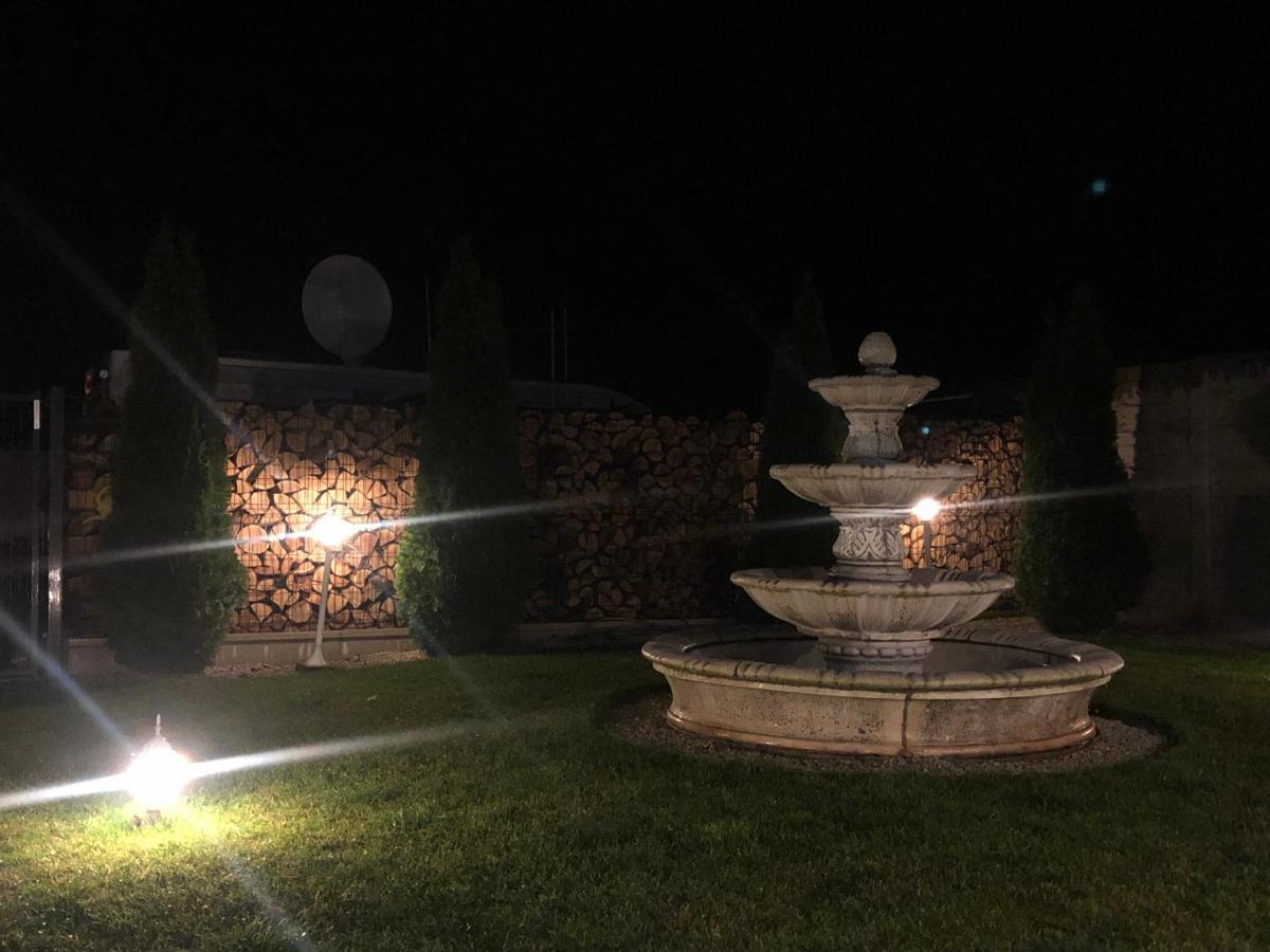 Meduza Wellness Spa S Ubytovanim Hlohovec Extérieur photo
