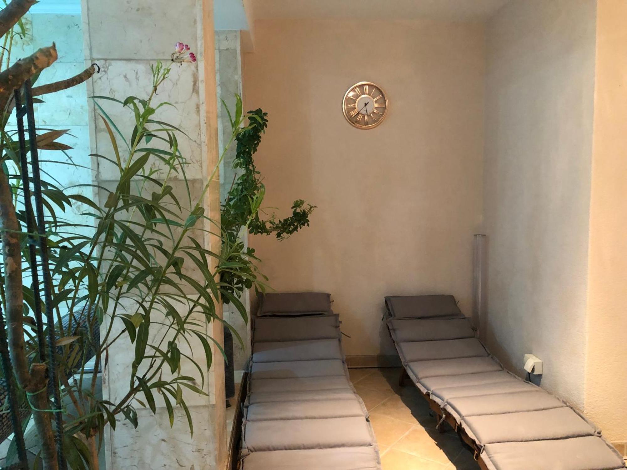 Meduza Wellness Spa S Ubytovanim Hlohovec Extérieur photo