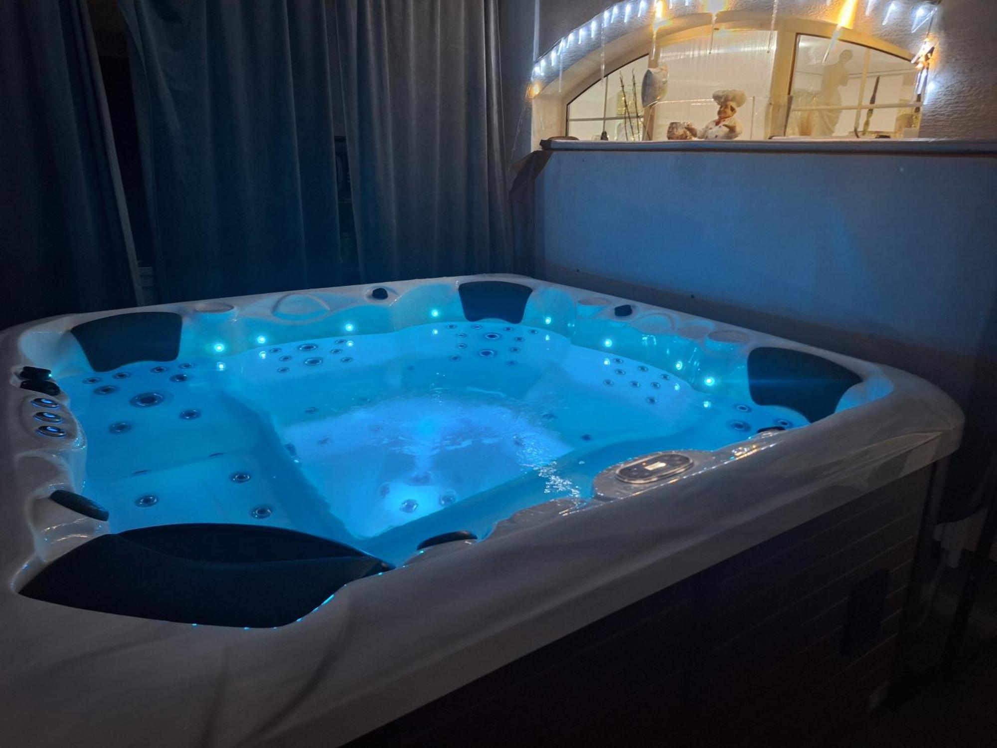 Meduza Wellness Spa S Ubytovanim Hlohovec Extérieur photo