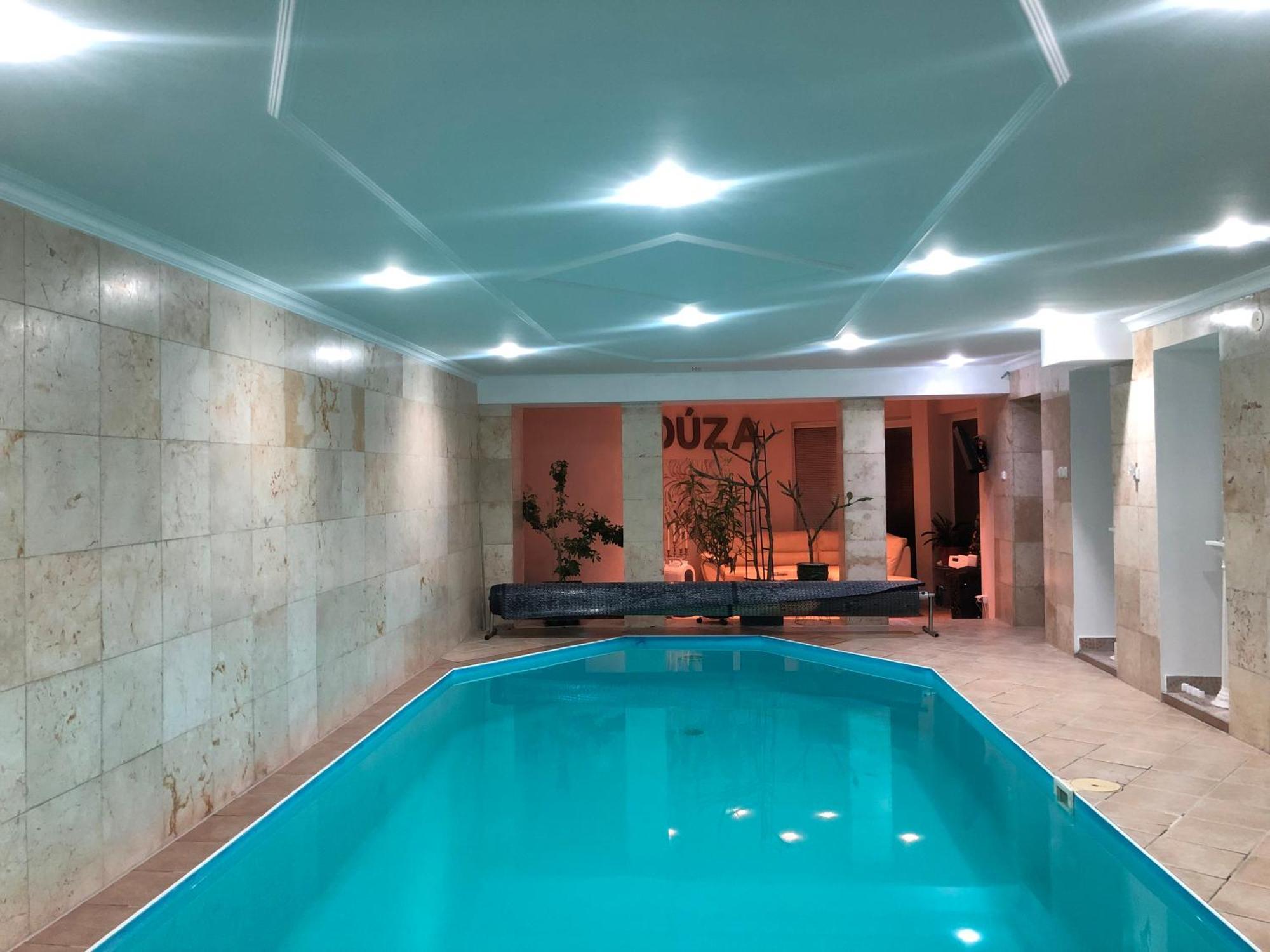 Meduza Wellness Spa S Ubytovanim Hlohovec Extérieur photo