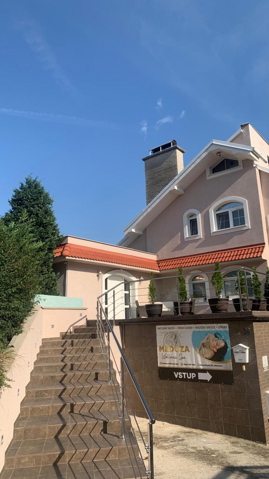 Meduza Wellness Spa S Ubytovanim Hlohovec Extérieur photo