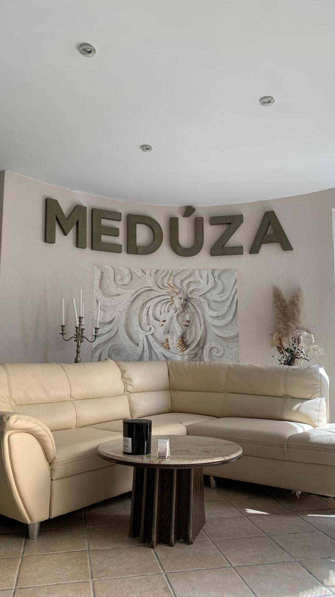 Meduza Wellness Spa S Ubytovanim Hlohovec Extérieur photo