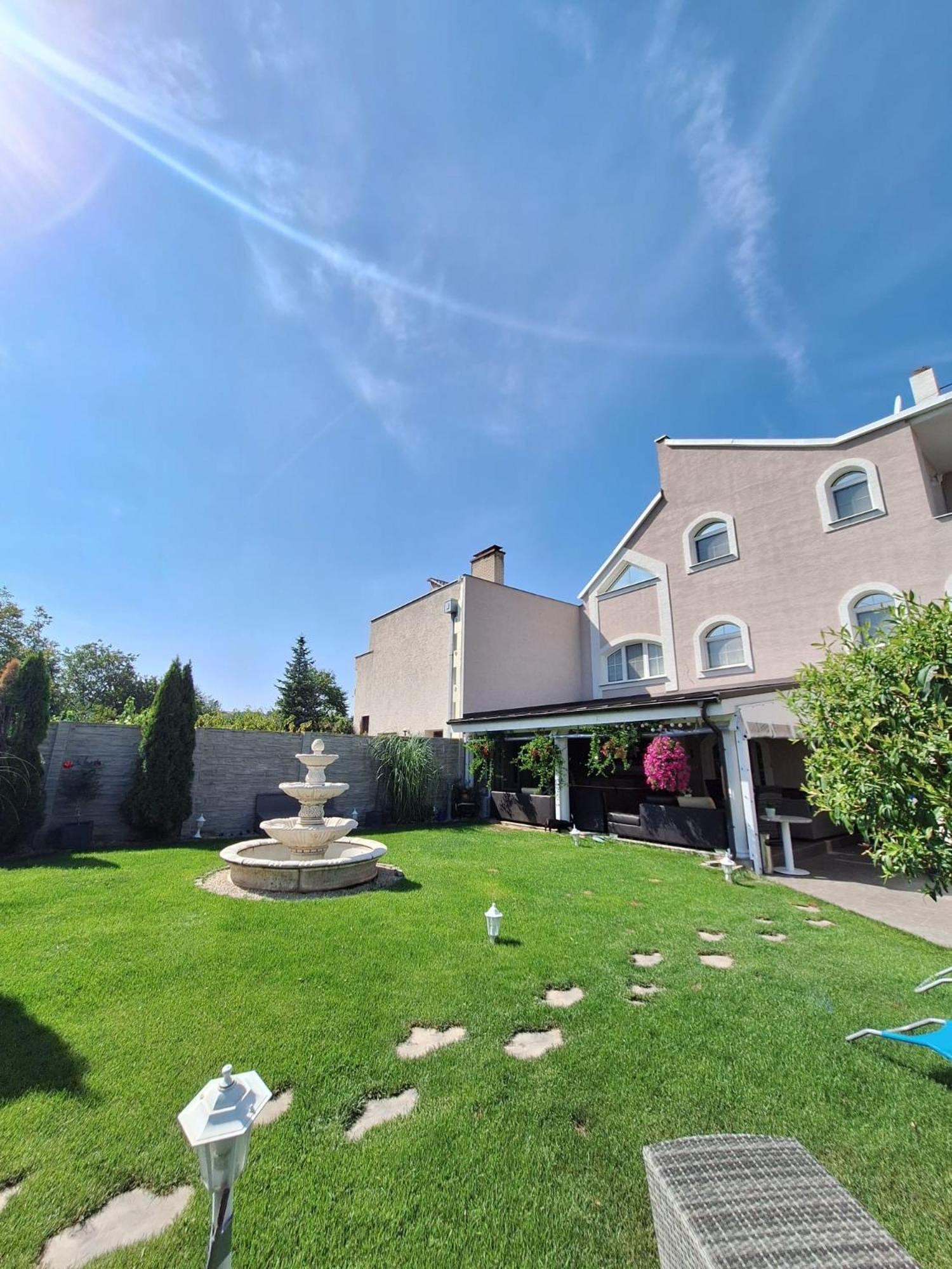 Meduza Wellness Spa S Ubytovanim Hlohovec Extérieur photo