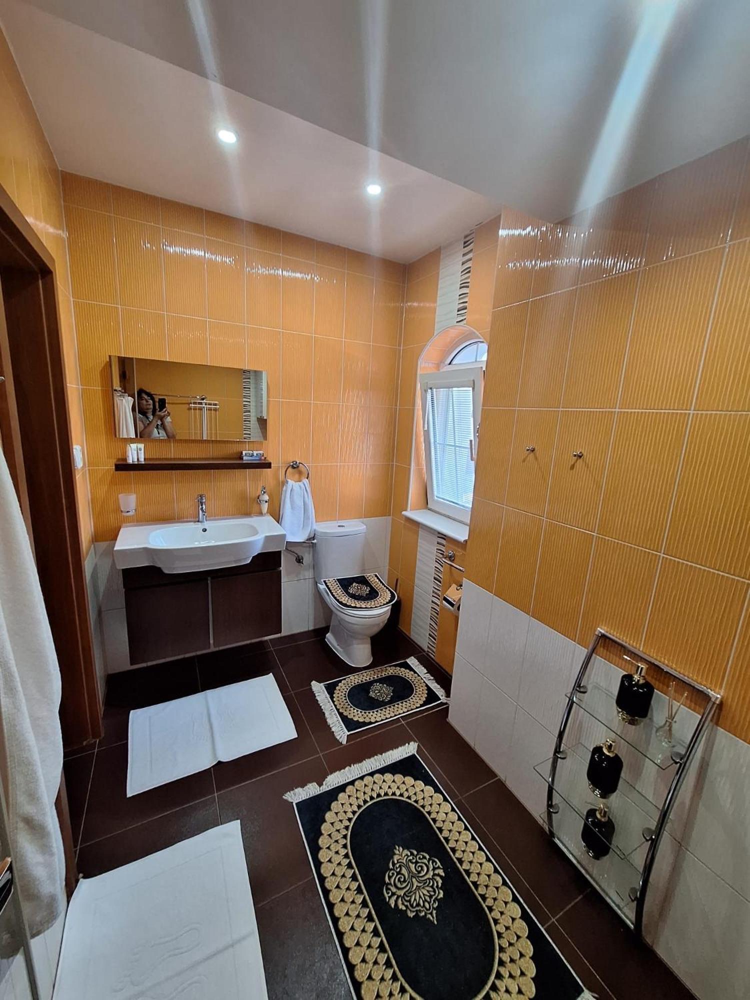 Meduza Wellness Spa S Ubytovanim Hlohovec Extérieur photo